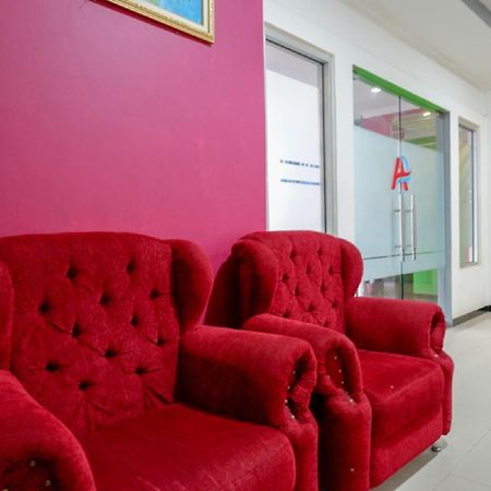 Hotel RedDoorz near Citraland Waterpark Kendari Lepoleop Exterior foto
