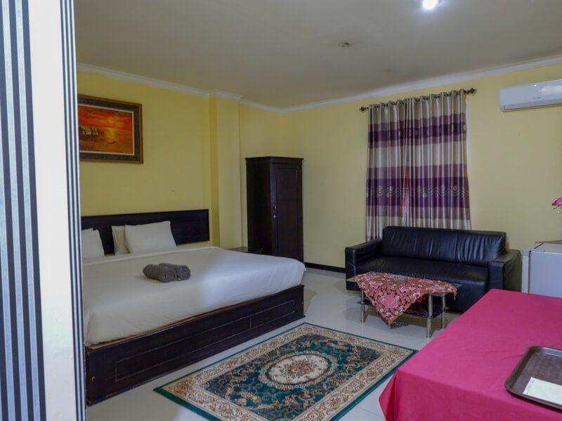 Hotel RedDoorz near Citraland Waterpark Kendari Lepoleop Exterior foto