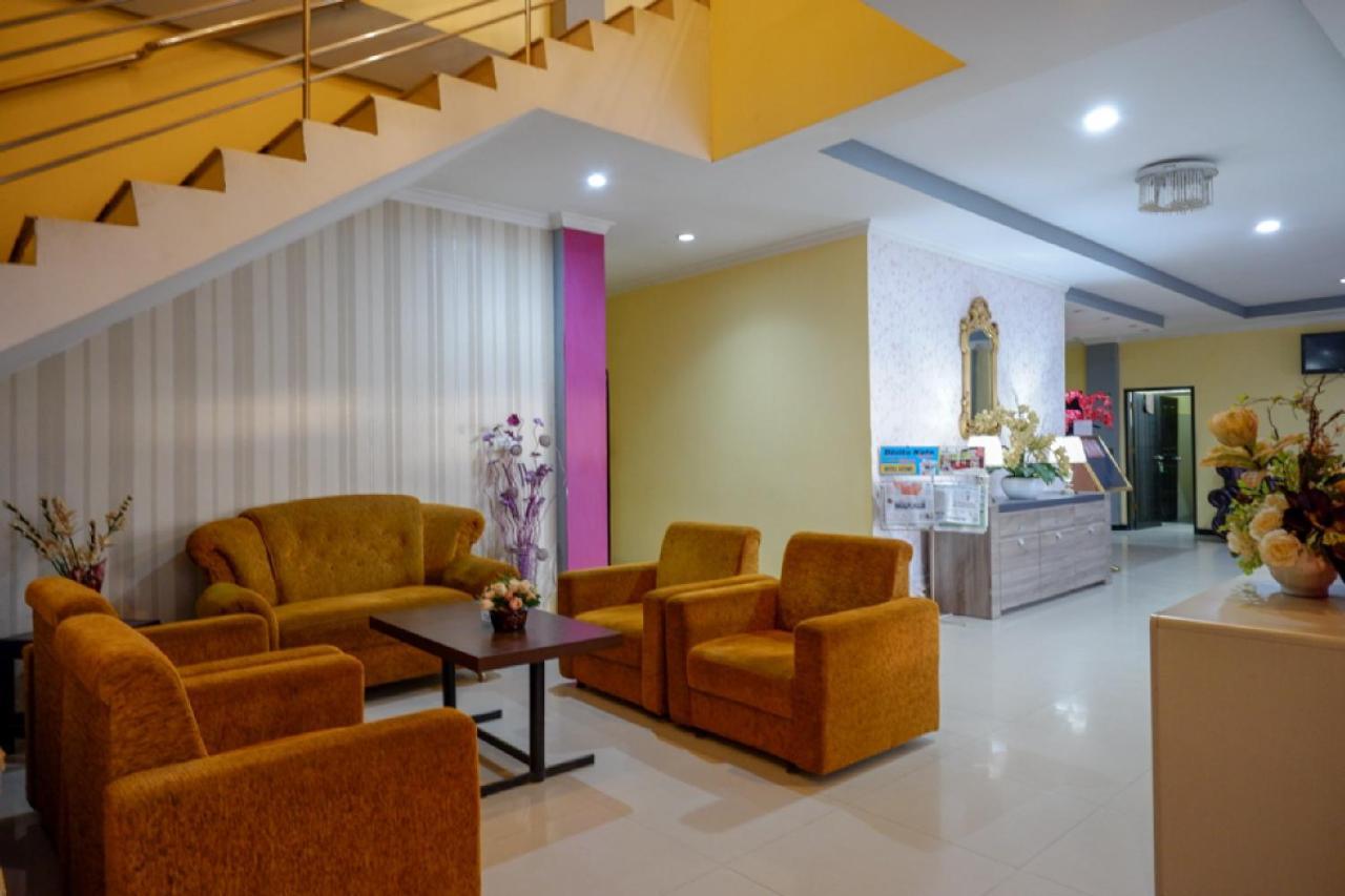 Hotel RedDoorz near Citraland Waterpark Kendari Lepoleop Exterior foto