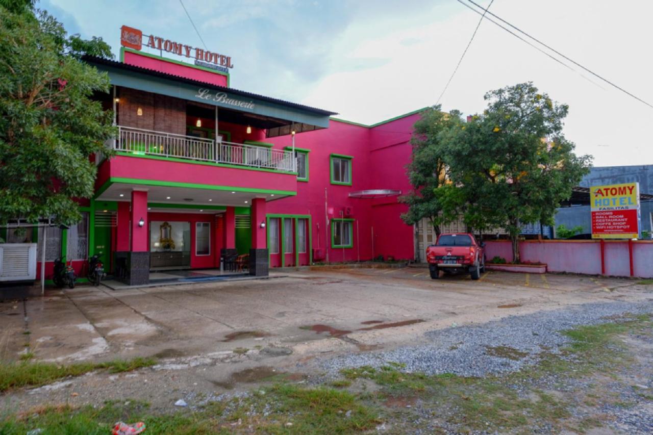 Hotel RedDoorz near Citraland Waterpark Kendari Lepoleop Exterior foto