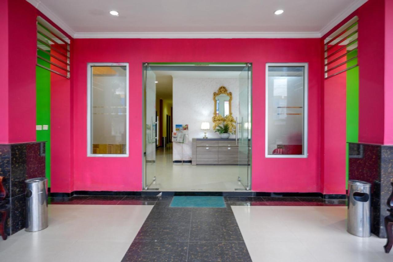Hotel RedDoorz near Citraland Waterpark Kendari Lepoleop Exterior foto