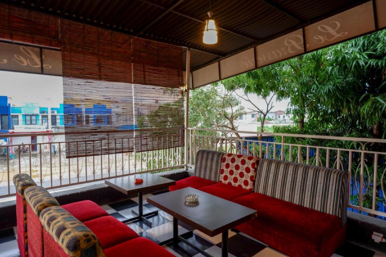 Hotel RedDoorz near Citraland Waterpark Kendari Lepoleop Exterior foto